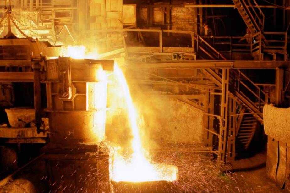 World steel production fell again